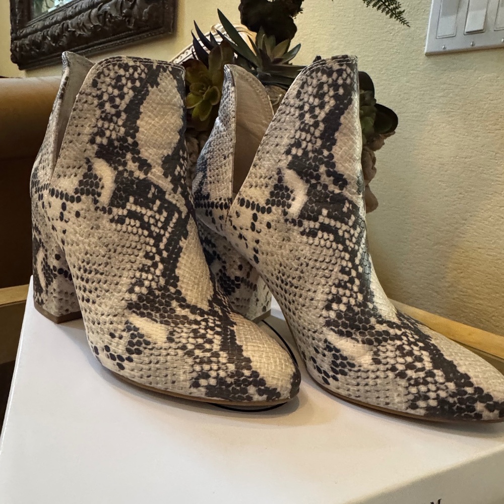 Steve Madden Rookie Natural snake 7.5